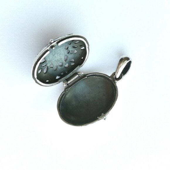 VINTAGE Sterling Silver flower filigree locket pendant - Picture 3 of 5